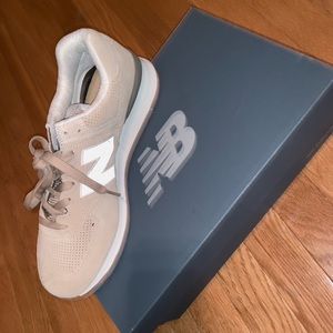 New balance 574 size 9.5 NWT and box!